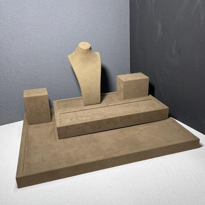 Les bijoux moyens d'affichage de support de petit support de collier de Microfiber de velours de Brown tiennent l'organisateur Displays de bijoux de buste de mannequin pour des expositions d'événement de magasin