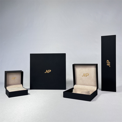 Boîte-cadeau de papier en similicuir de bijoux de Natpak avec le bord d'or