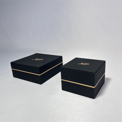 Boîte-cadeau de papier en similicuir de bijoux de Natpak avec le bord d'or