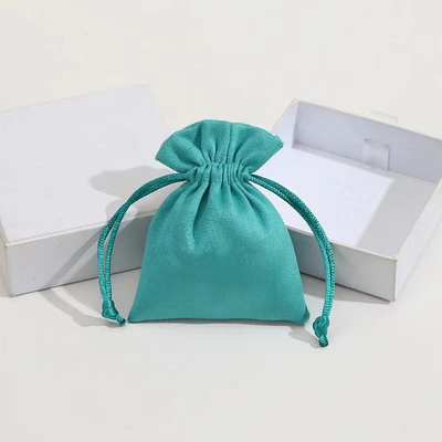 Sacs de velours de poche de bijoux de cordon de couleur de sucrerie petits pour des bijoux