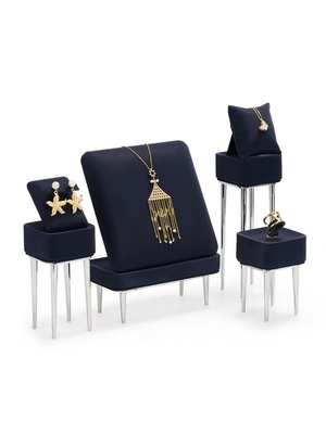 Les plateaux pendants en similicuir de bijoux de boucle d'oreille en métal montre l'ensemble noir de présentoir de bijoux