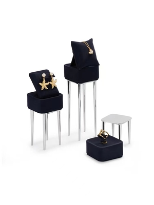 Les plateaux pendants en similicuir de bijoux de boucle d'oreille en métal montre l'ensemble noir de présentoir de bijoux