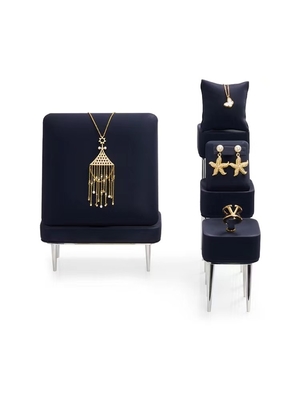 Les plateaux pendants en similicuir de bijoux de boucle d'oreille en métal montre l'ensemble noir de présentoir de bijoux