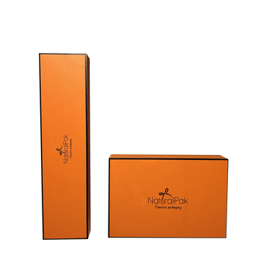 Deux morceaux enlèvent la boîte de papier avec l'orange rigide enfoncée de Hermes de boîte basse d'emballage