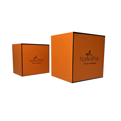 Deux morceaux enlèvent la boîte de papier avec l'orange rigide enfoncée de Hermes de boîte basse d'emballage