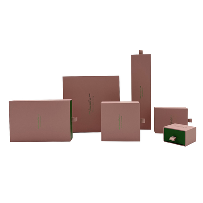 Logo Luxury Jewelry Packaging Boxes adapté aux besoins du client avec la poignée de ruban